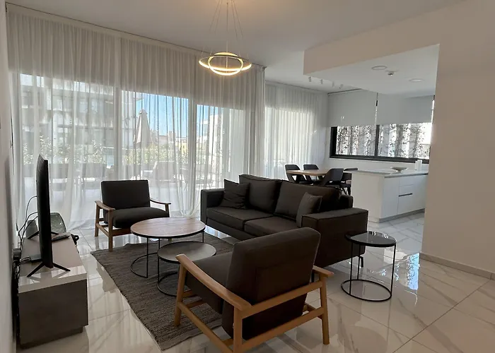 Downtown Park 4* بافوس